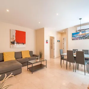 https://gran-apartamento-renovado-de-3-habitaciones-malagasimple.hotelsinnerja.org